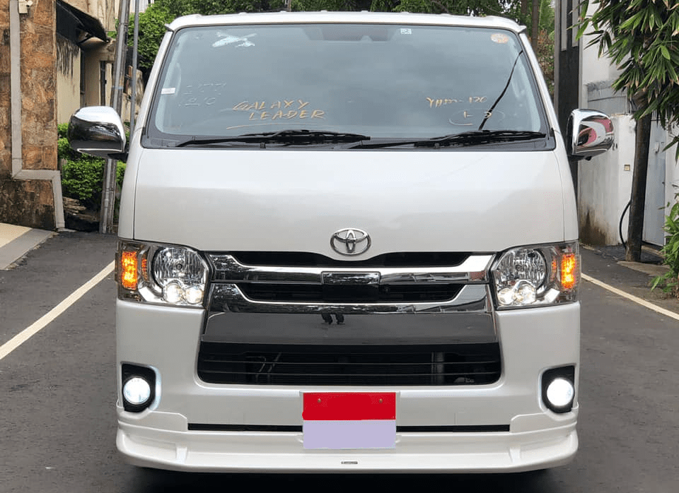 TRH Hiace Super GL 2020 Pearl
